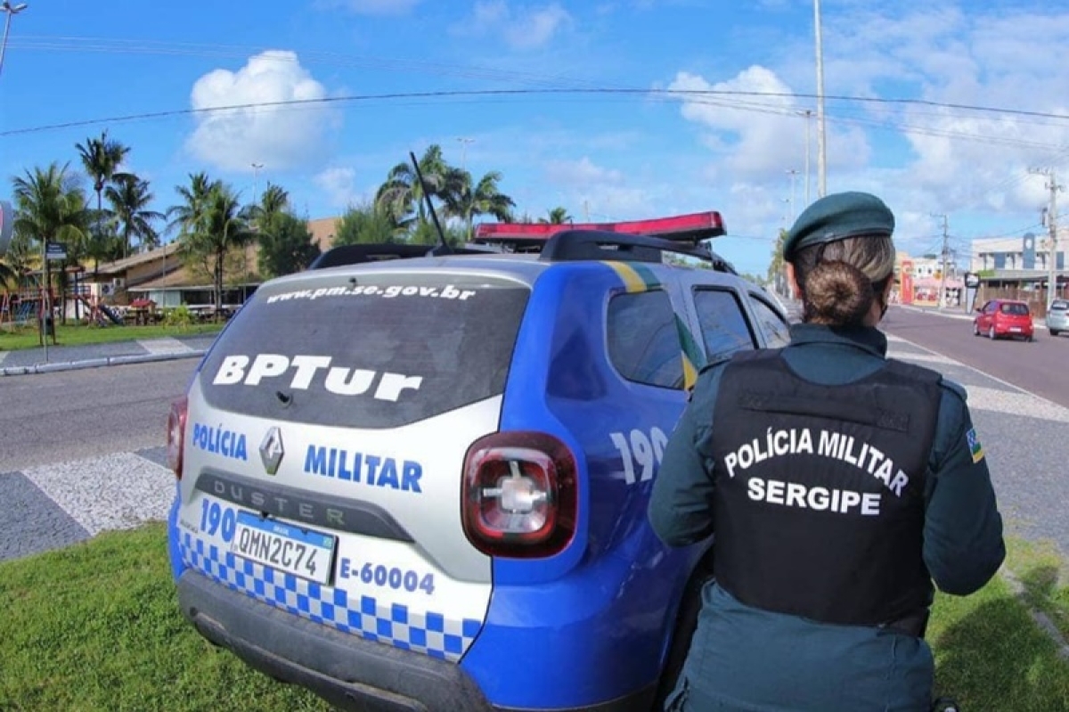 PM prende casal suspeito de arrombar e furtar residência no Bairro Atalaia (Foto: PM/SE)