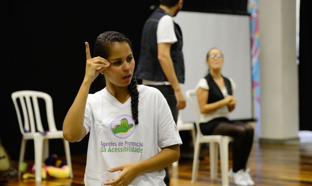 Surdos defendem Libras como segundo idioma oficial do Brasil (Foto: Fernando Frazão/ Agência Brasil) 