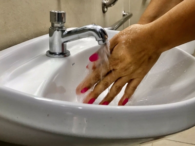 Banho é importante para higiene da pele e controle da covid-19, alerta especialista (Foto: Ascom SMS Aracaju)