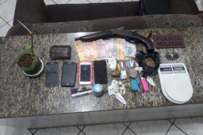 PM prende suspeitos de tráfico de drogas em Nossa Senhora da Glória (Foto: PM/SE)