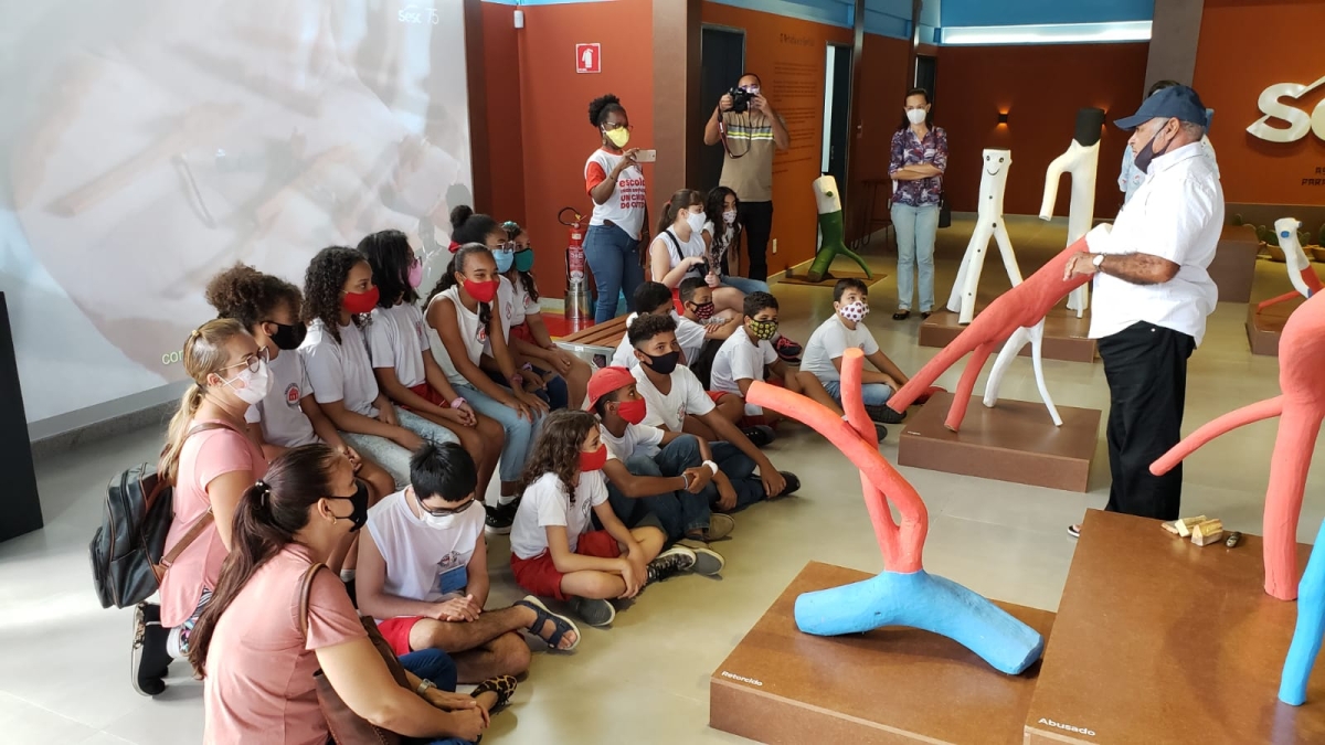 Véio realiza mediação para alunos da rede pública (Foto: Comunicação Sesc Sergipe)