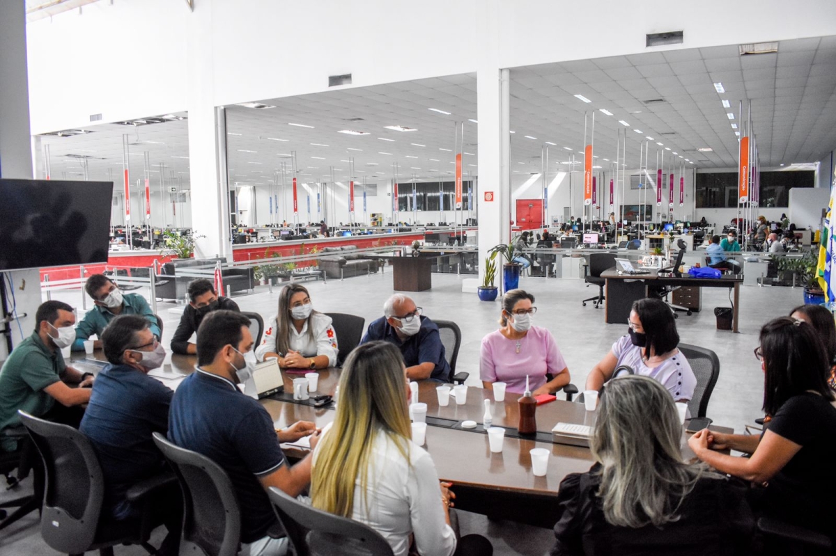 Janier Mota e vereadores pedem melhorias no Hospital de Glória, em reunião com secretária da saúde (Foto: Assessoria Janier Mota)