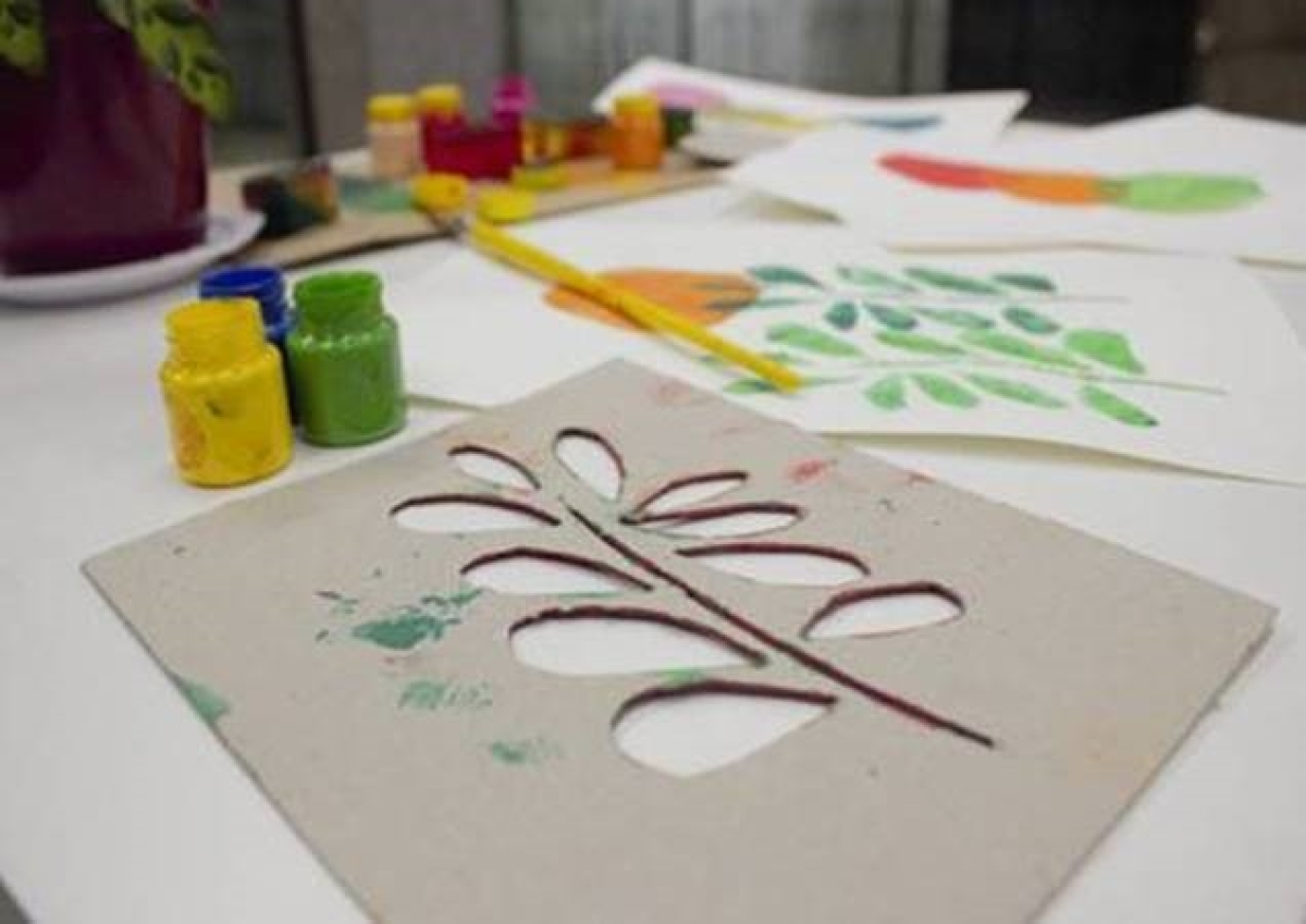 No #AteliêVirtualCAIXA os participantes poderão conhecer as diversas aplicações do estêncil (Imagem: Caixa Notícias)