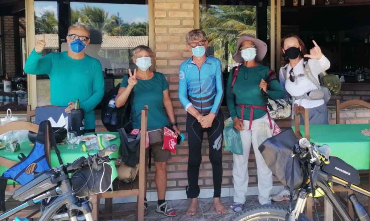 O grupo é formado por 17 mulheres, mas só três fizeram a caminhada entre as duas capitais (Foto: Destaque Notícias)