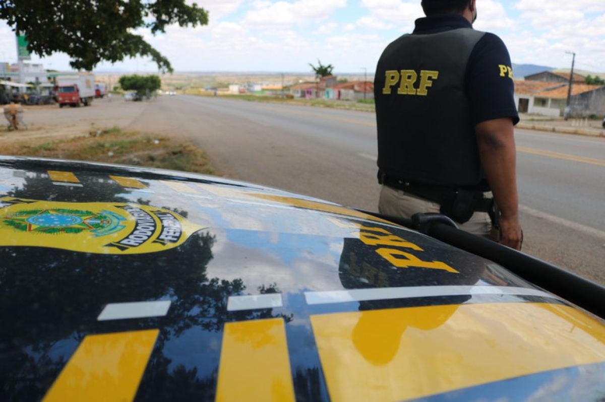 São Cristóvão/SE: PRF auxilia vítima de envenenamento (Foto: PRF/SE)