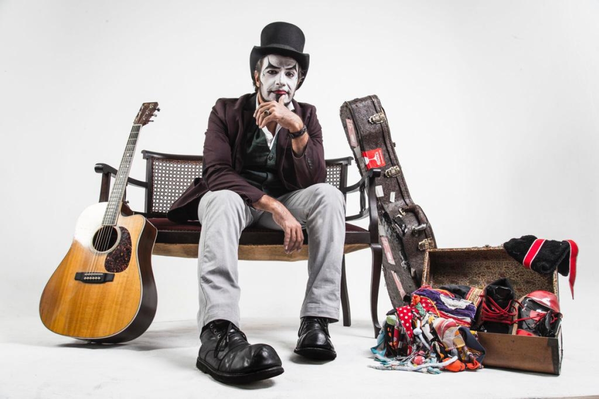 Fernando Anitelli faz show com repertório de "O Teatro Mágico" em Aracaju (Foto: Navarro Comunicação)