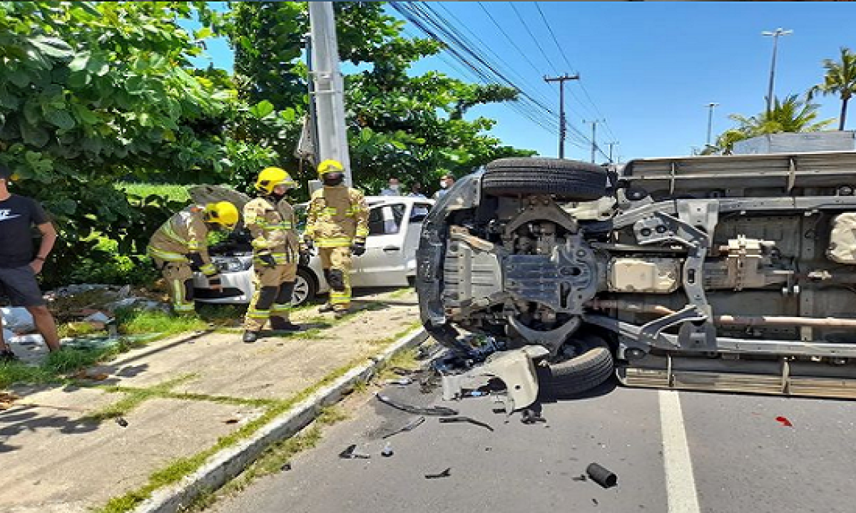 Acidente aconteceu na avenida Melício Machado (Foto: Sargento Sabino/ Reprodução Instagram CBMSE)