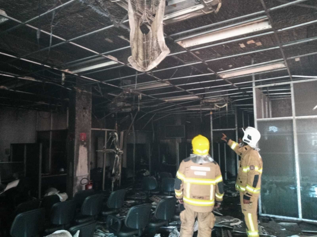 Incêndio atinge agência do Banese no bairro Augusto Franco (Foto: CBM/SE)
