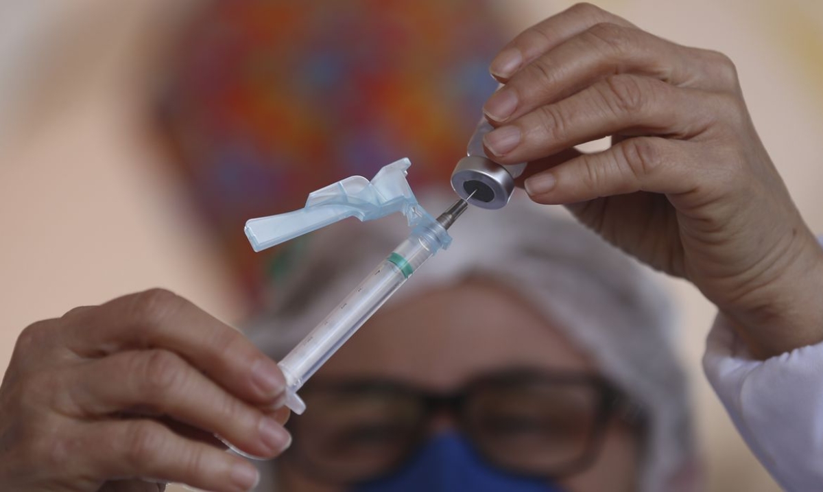 Risco de contrair Covid-19 aumenta entre jovens vacinados após seis meses, diz estudo (Foto ilustrativa: Fabio Rodrigues Pozzebom/ Arquivo Agência Brasil)