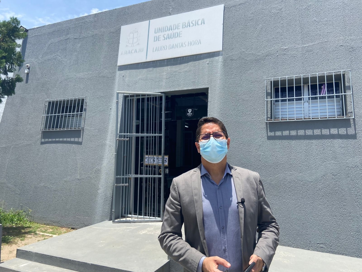 Ricardo Marques visita UBS de Aracaju e ouve demandas de pacientes e servidores (Foto: Assessoria Ricardo Marques)