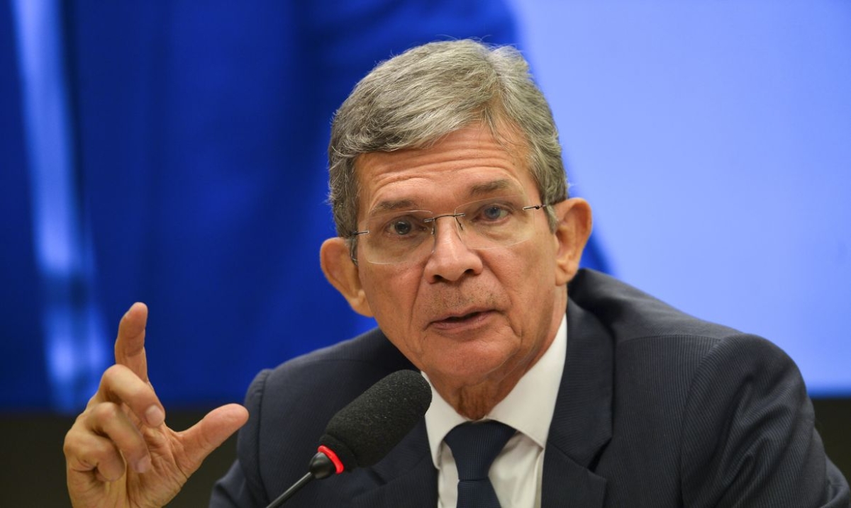 O Diretor-Geral da Itaipu Binacional, Joaquim Silva e Luna, participa de audiência pública na comissão de minas e energia da Câmara dos Deputados (Foto: Marcelo Camargo/ Agência Brasil)