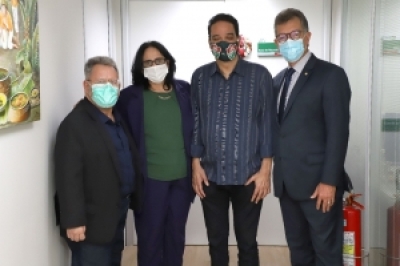Laércio Oliveira e Damares Alves trabalham para levar para Sergipe ações de defesa das pessoas com deficiência (Foto: Site Laércio Oliveira)