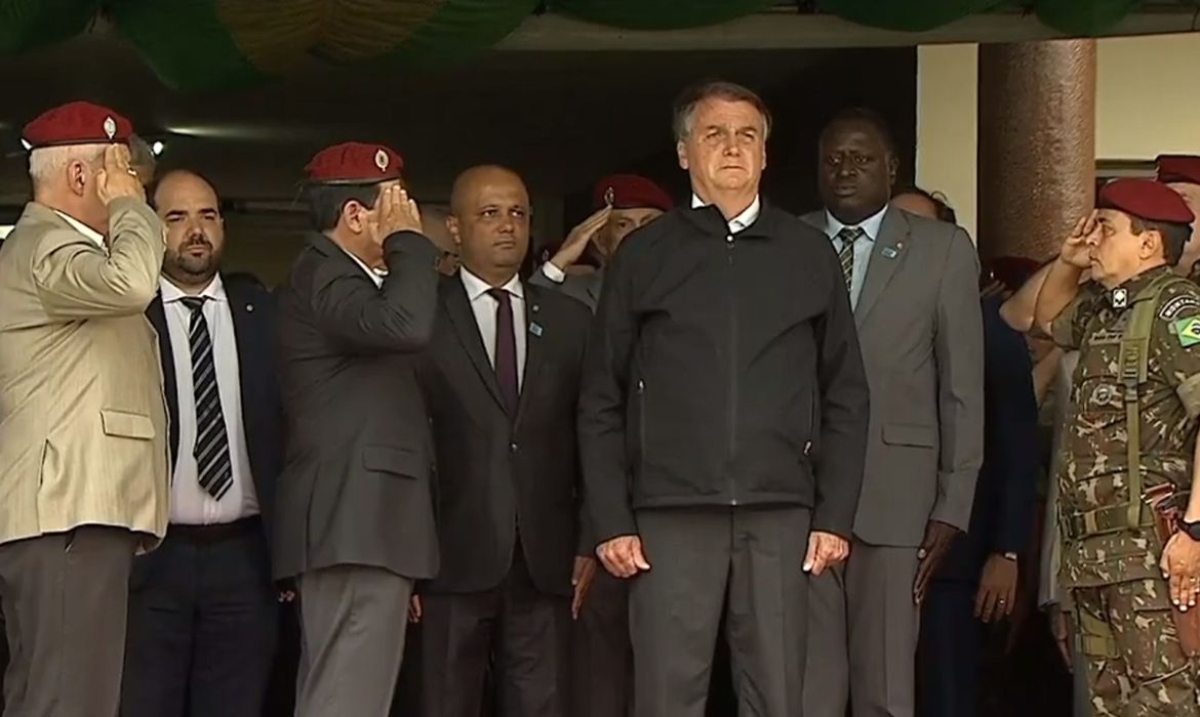 Presidente Jair Bolsonaro participa da Cerimônia de Formatura do 76º Aniversário da Brigada de Infantaria Paraquedista, no Rio de Janeiro (Foto: TV Brasil)