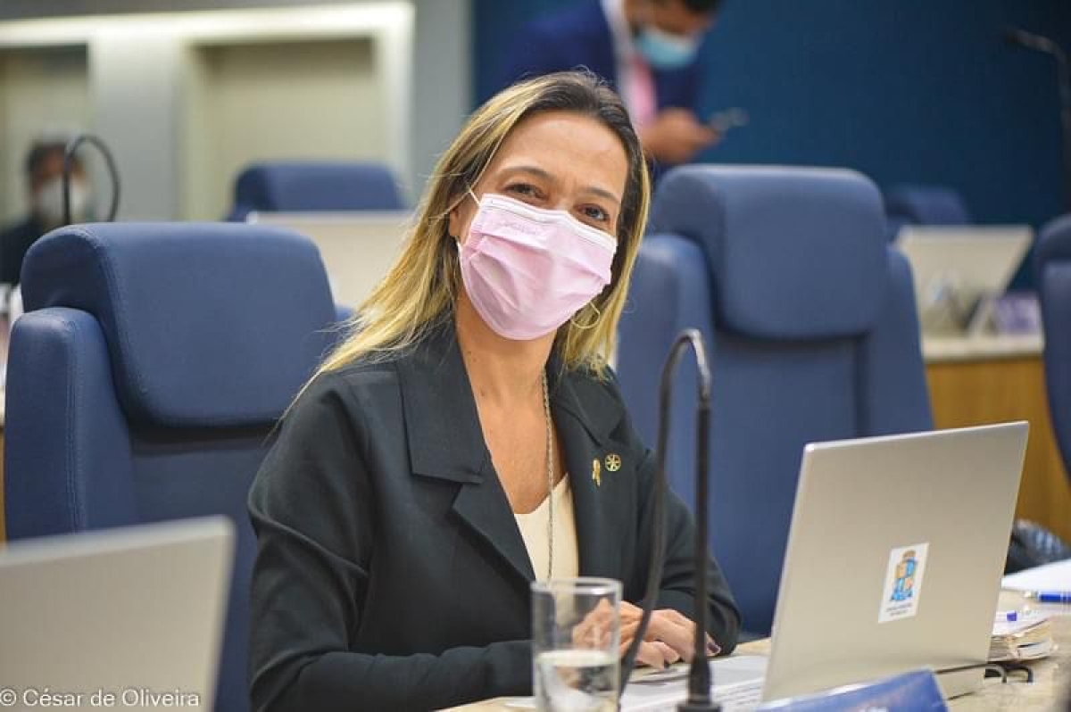 Moção de Aplausos proposta por Sheyla Galba à mastologista Paula Saab é aprovada na Câmara Municipal (Foto: Assessoria Sheyla Galba)