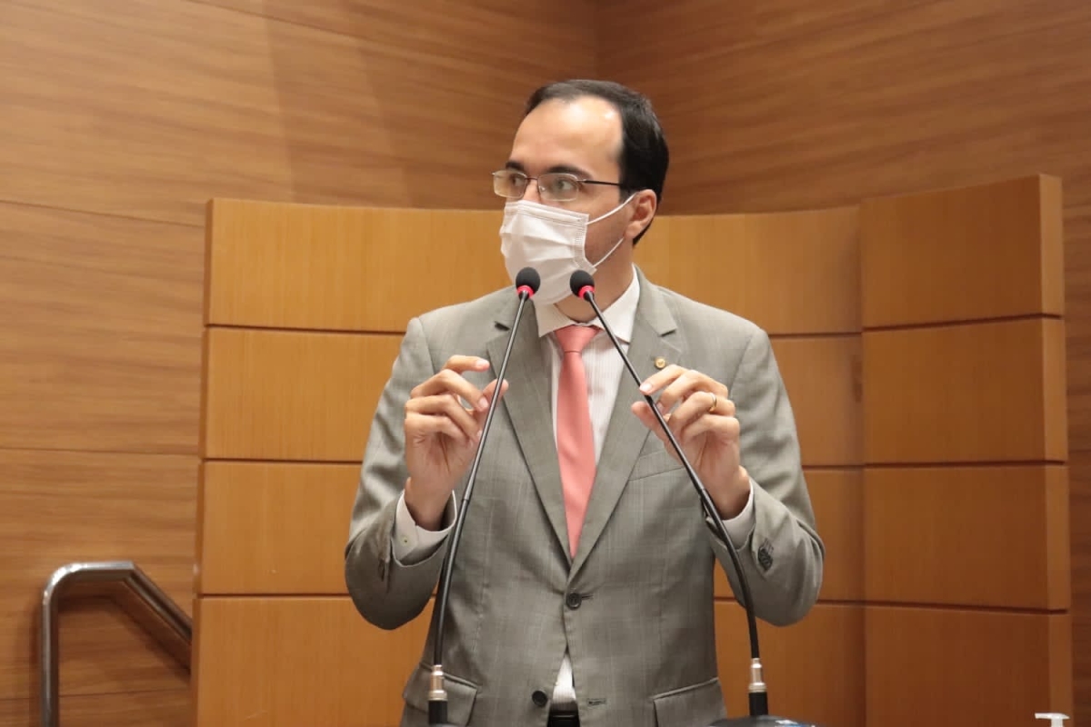 Georgeo Passos alerta que condomínios podem ter problemas caso medição de água seja modificada (Foto: Jadilson Simões)