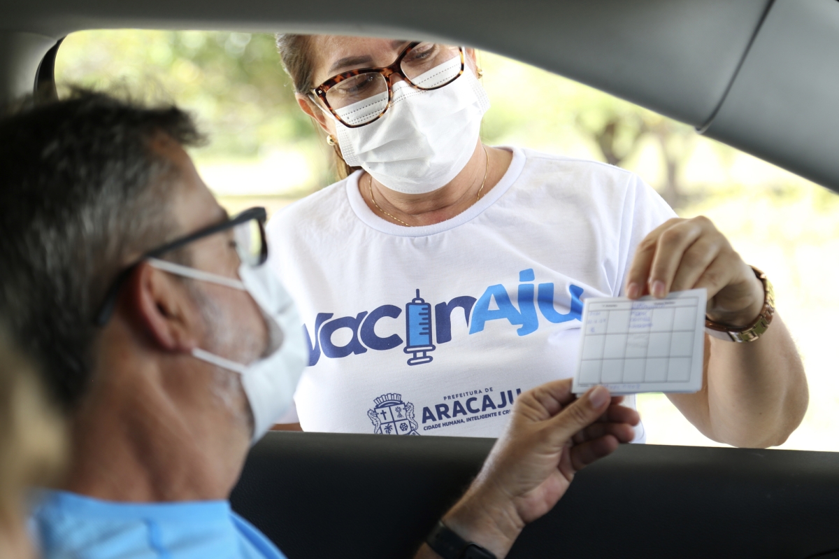 Saiba como iniciar, completar e reforçar o esquema vacinal contra covid-19 em Aracaju (Foto: Marcelle Cristinne/ Prefeitura de Aracaju)
