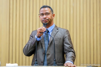 Sargento Byron clama ao Governo do Estado solução de problemas na Orla Sul (Foto: Gilton Rosas)