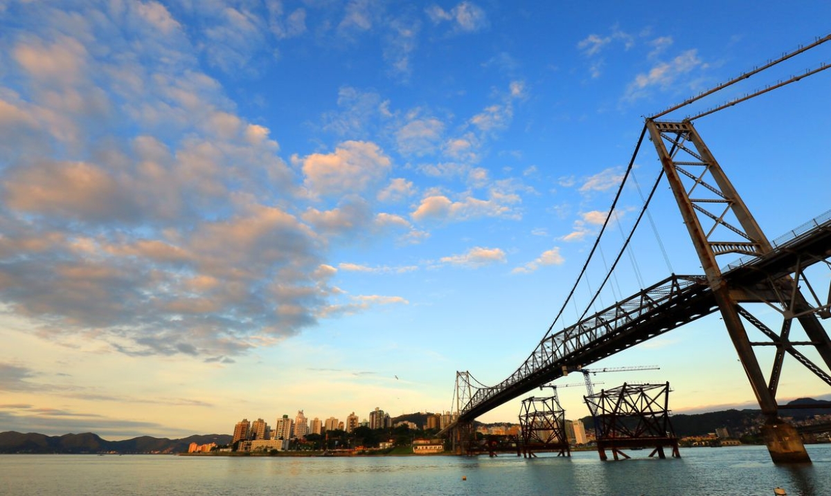 Ponte Hercílio Luz, em Florianópolis (Foto: Ricardo Wolffenbüttel/ Secom Santa Catarina)