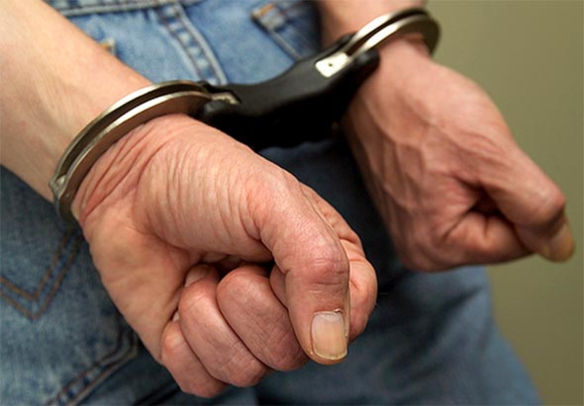 PM prende passageiro de veículo de aplicativo por suspeita de tráfico no 18 do Forte (Foto: SSP/SE)