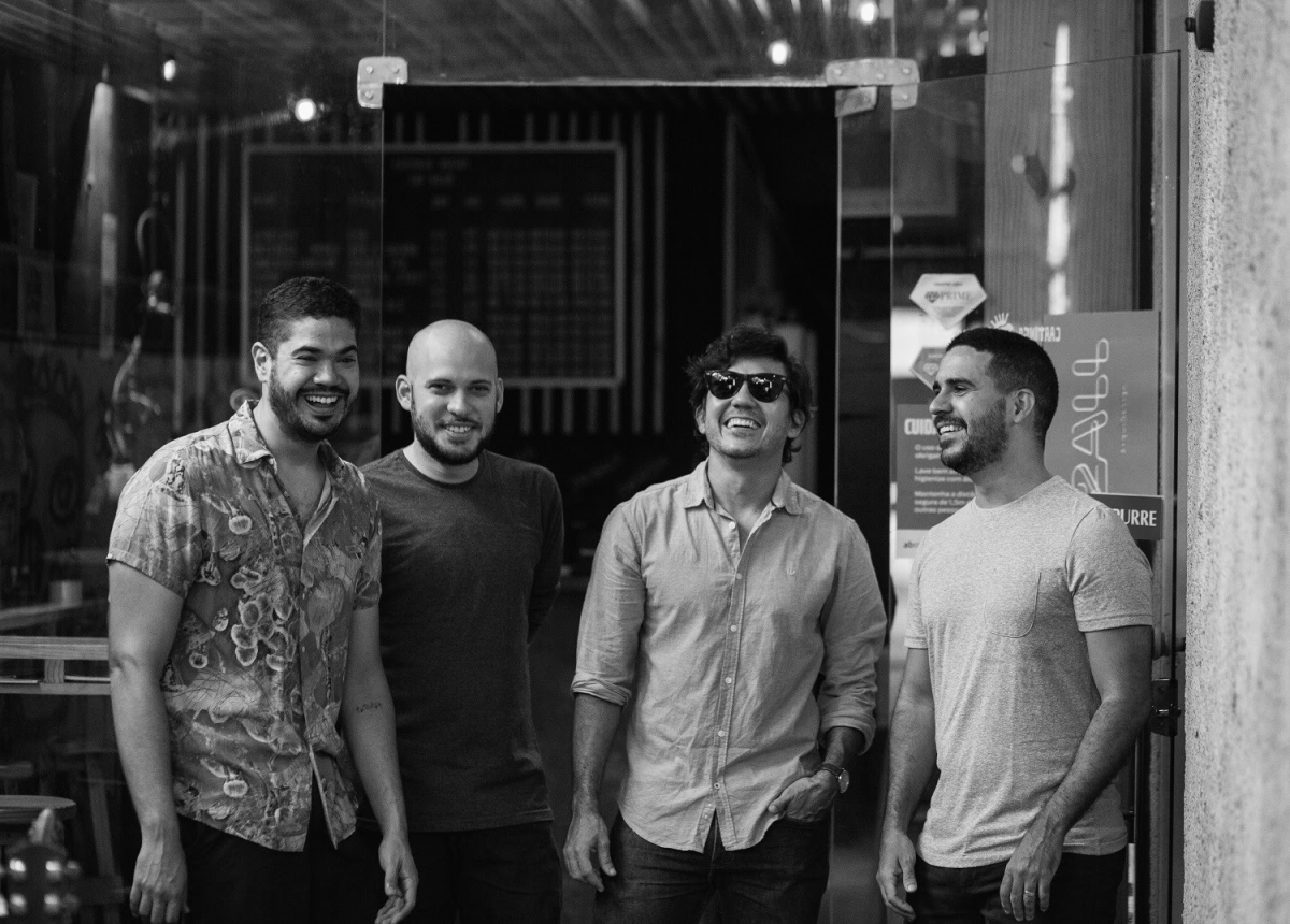 $ifrão solidifica sua identidade musical com o oitavo álbum, "Firme" (Foto: Felipe Miranda)