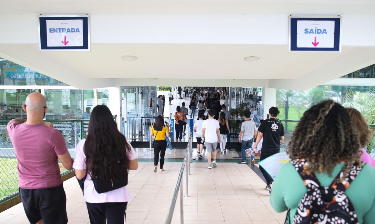 Participantes do Exame Nacional do Ensino Médio (Enem) 2021 fazem, neste domingo (28), segundo dia de avaliação, provas de matemática e de ciência da natureza (Foto: Valter Campanato/ Agência Brasil)