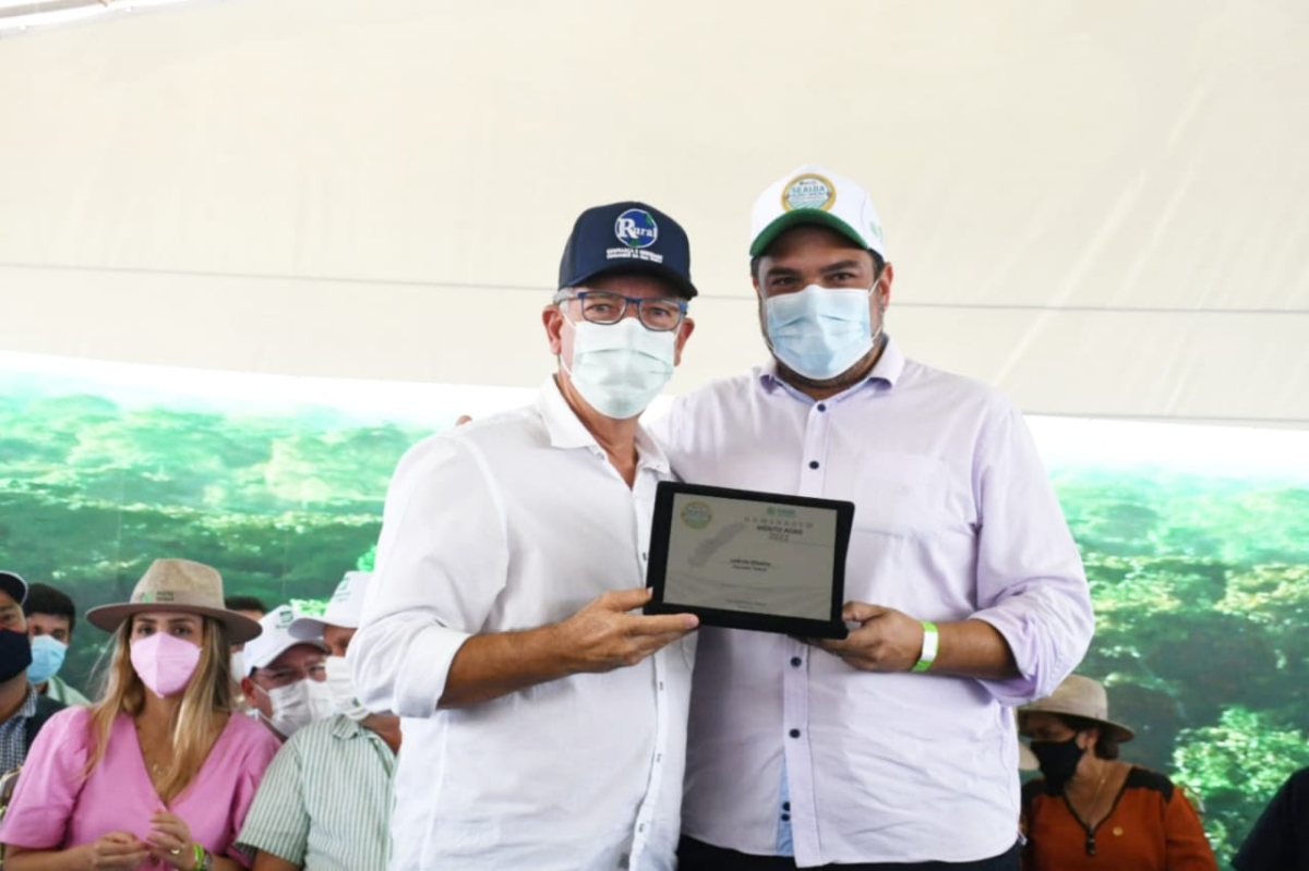 Laércio Oliveira é homenageado com o "Mérito Agro" por sua atuação a favor do agronegócio sergipano (Foto: Site Laércio Oliveira)