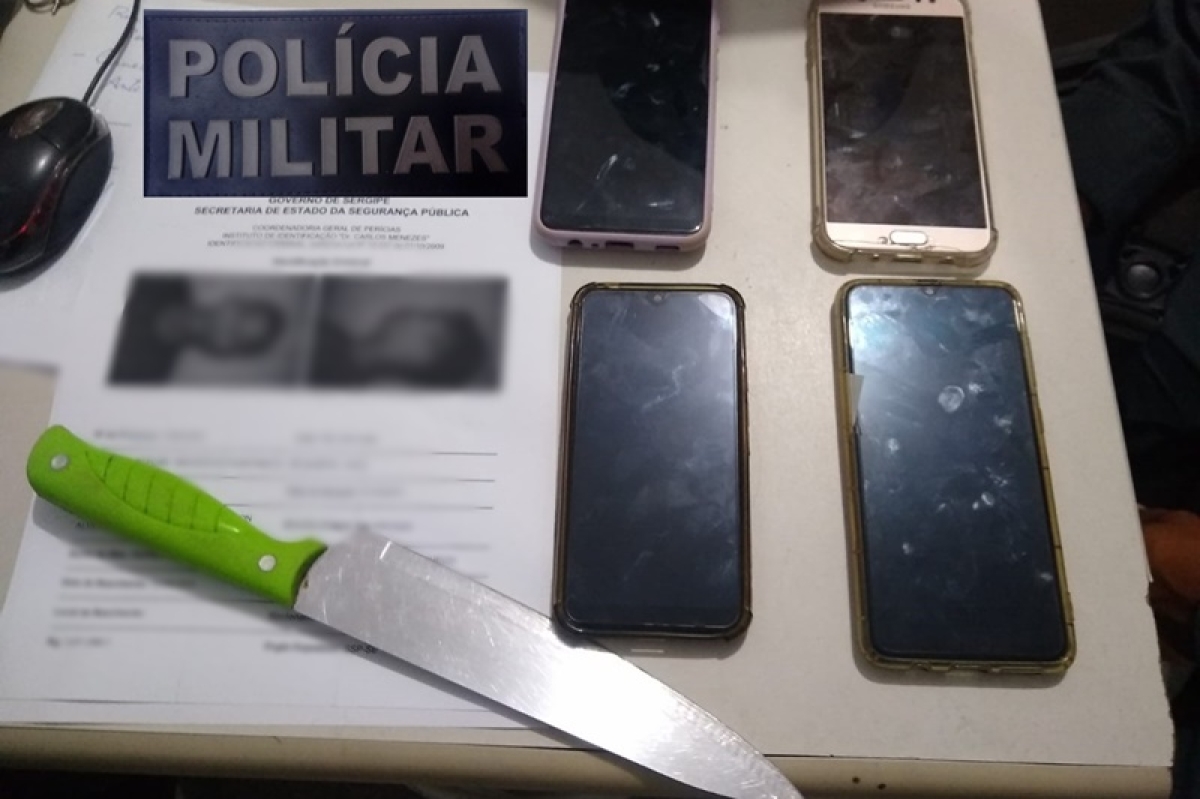 PM prende suspeito de roubar ônibus e recupera pertences das vítimas (Foto: PM/SE)