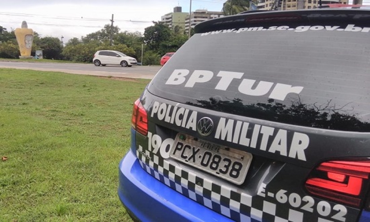 Mulher reage a tentativa de assalto e é esfaqueada na Orla de Atalaia (Foto: PMSE)