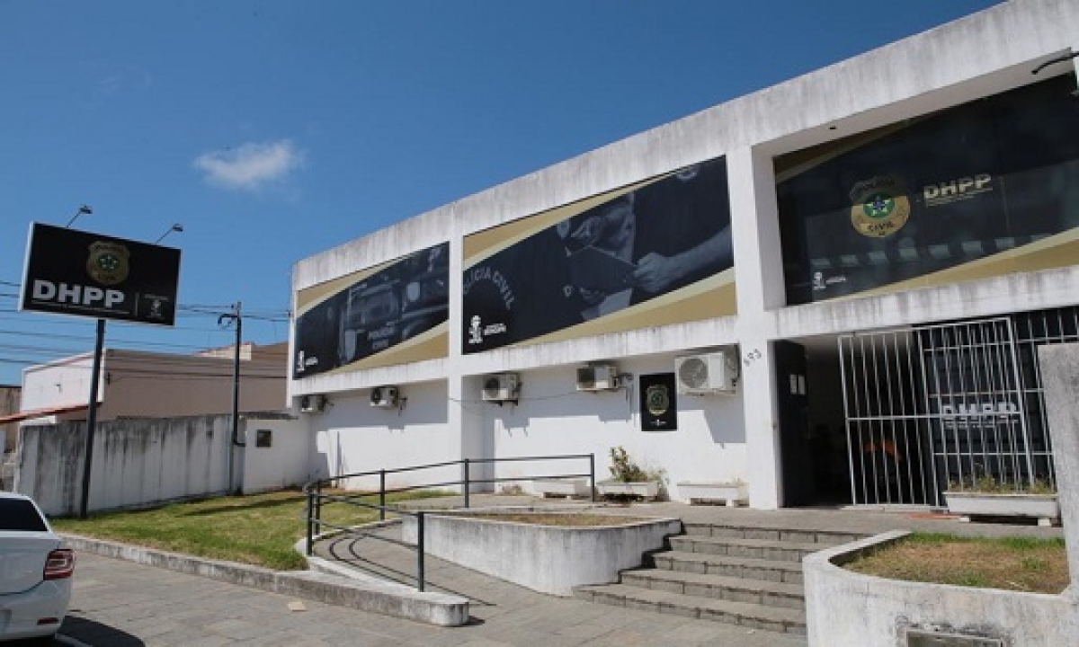 O suspeito foi conduzido ao DHPP, onde foi lavrado o auto de prisão em flagrante (Foto: SSP/SE)