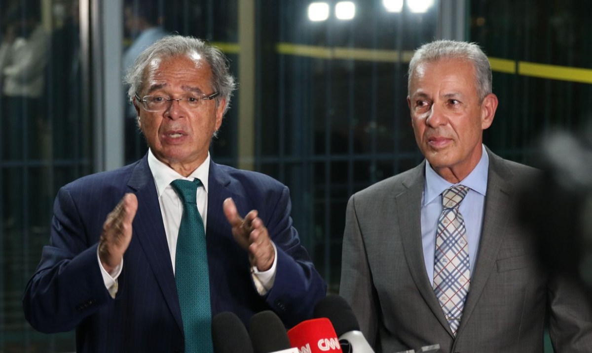 Os ministros da Economia, Paulo Guedes, e de Minas e Energia, Bento Albuquerque, durante entrevista à imprensa (Foto: Fabio Rodrigues-Pozzebom/ Agência Brasil)