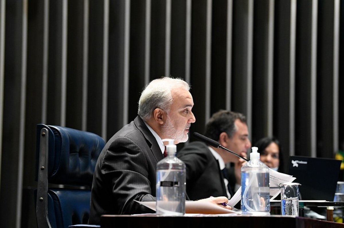 Jean Paul Prates e Rodrigo Pacheco durante as votações desta quinta-feira (Foto: Roque de Sá/ Agência Senado)