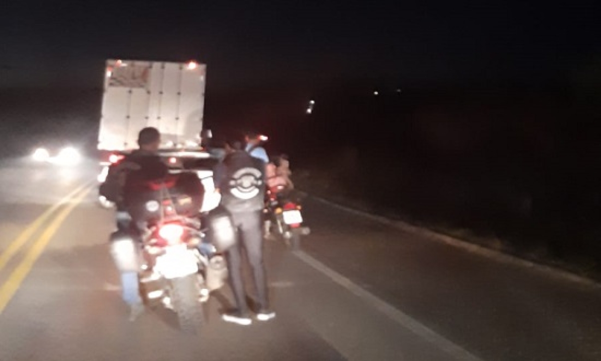 Colisão entre veículos deixa 6 pessoas gravemente feridas na BR-235 
(Foto: Grupo WhatsApp / Pé Embaixo Noticias)