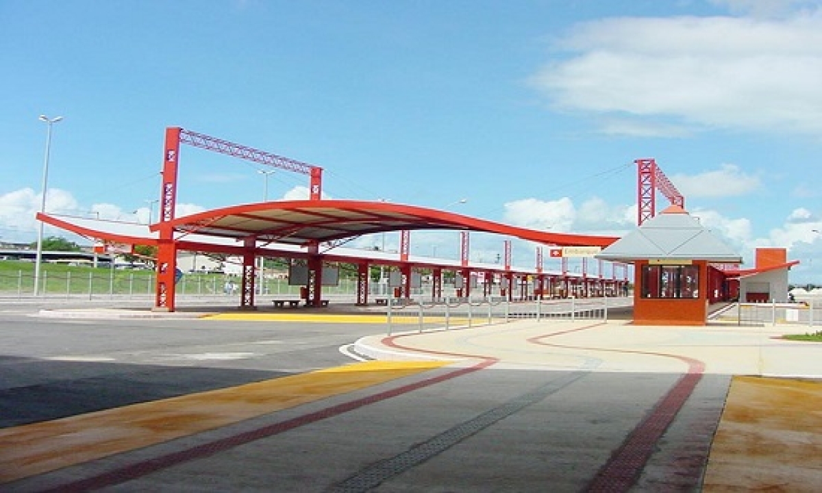 Jovem de 18 anos é baleado ao lado do Terminal da Rodoviária Nova (Foto: Wellington Barreto / Instituto Marcelo Déda)