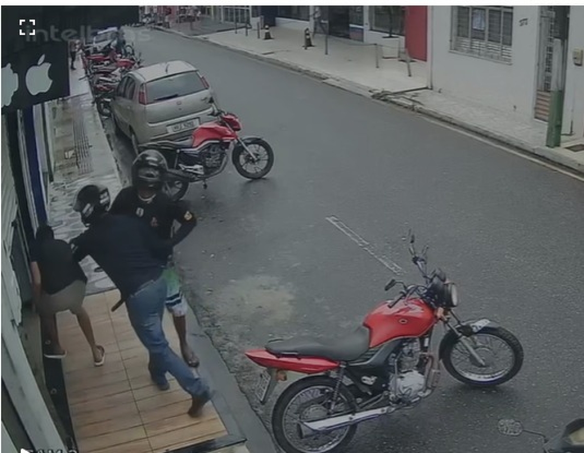 Polícia Civil divulga imagens de criminosos que roubaram loja de celular em Capela (Foto: PC/SE)