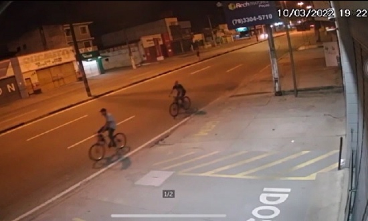 Polícia Civil divulga imagens dos autores de roubo praticado contra Almir do Picolé, em Aracaju (Imagem: SSP/SE)