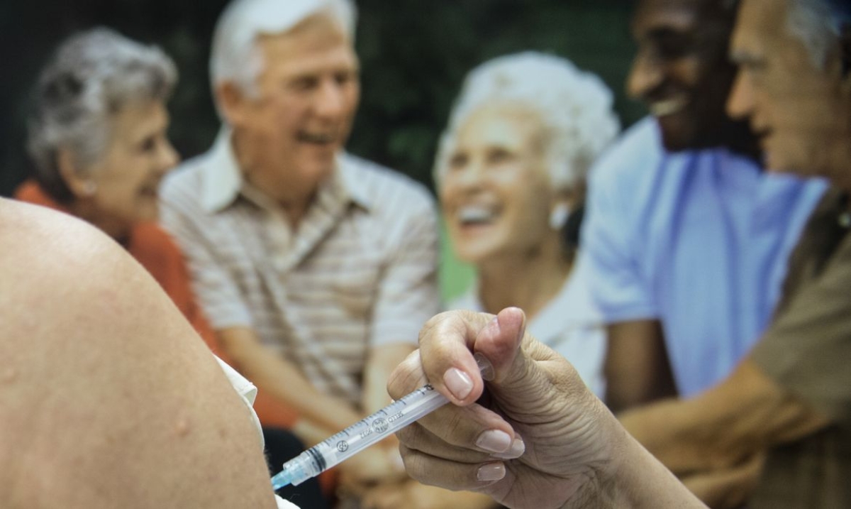 Saúde recomenda segunda dose de reforço para idosos acima de 80 anos (Foto: Marcelo Camargo/ Agência Brasil)