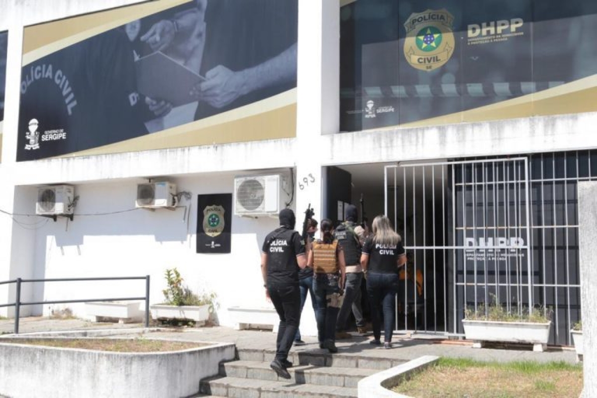 Mulher é presa por ocultação de cadáver em Socorro (Foto: SSP/SE)