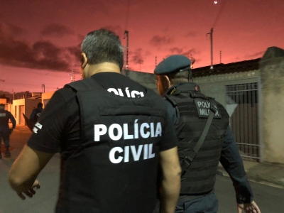 Ação conjunta cumpre mandados e apreende armas e drogas em Lagarto - Foto: SSP/SE