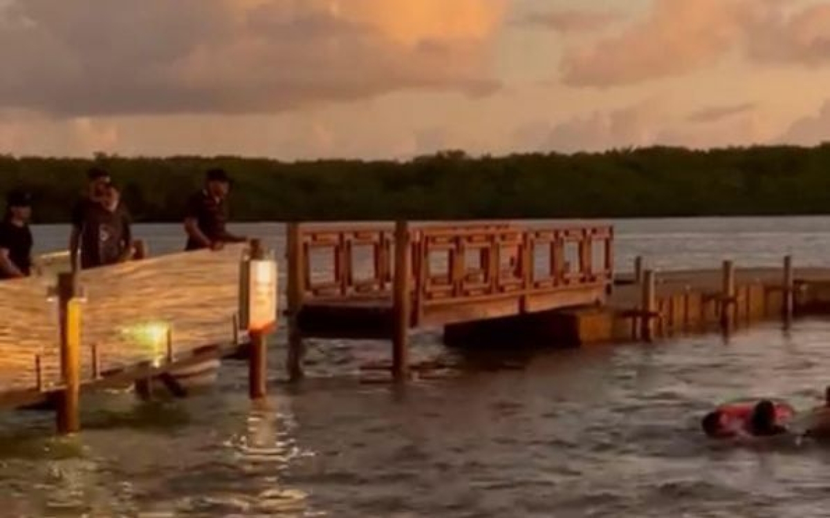 As duas vítimas do acidente foram retiradas do rio por populares (Foto: Destaque Notícias)