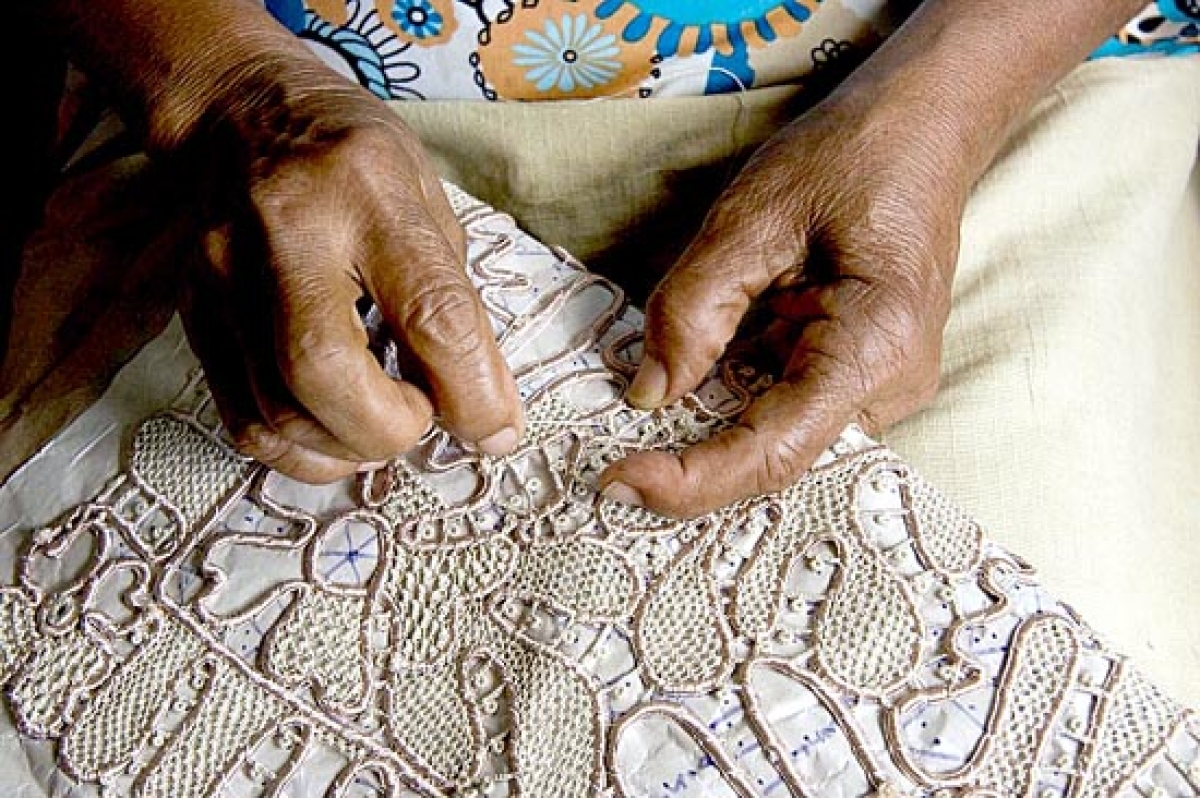 Mais de uma centena de mulheres se dedicam a fazer renda irlandesa (Foto: Destaque Notícias)