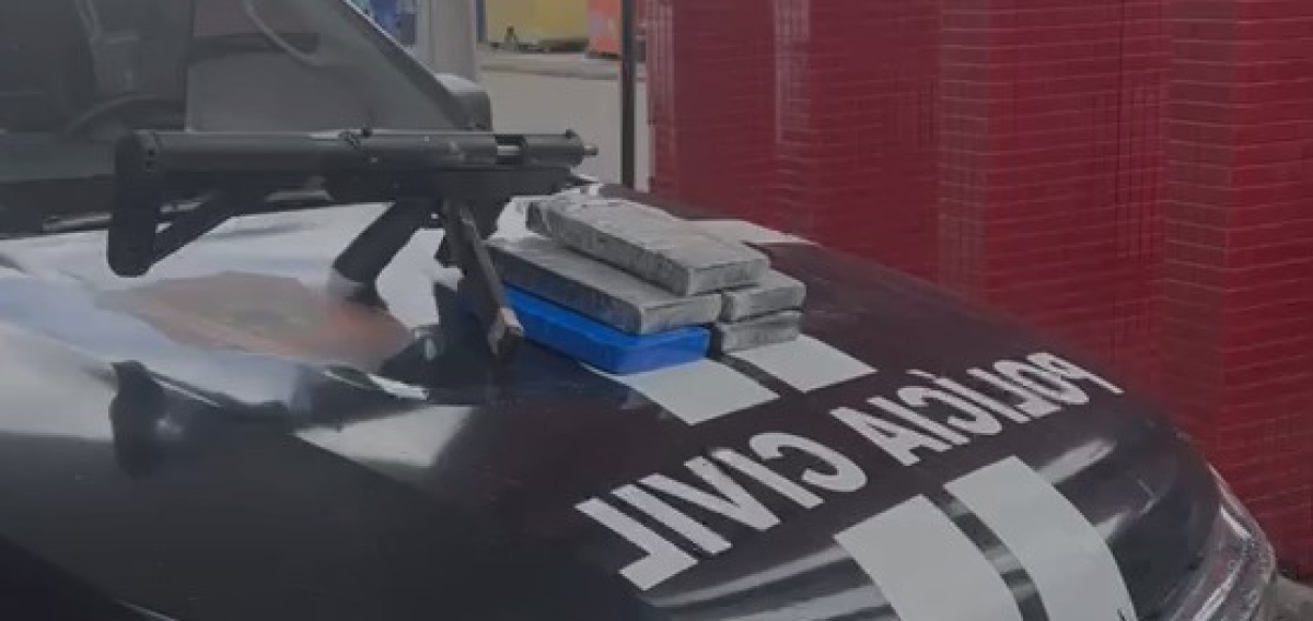 Denarc desencadeia operação e apreende metralhadora e cocaína em Estância - Foto: SSP/SE