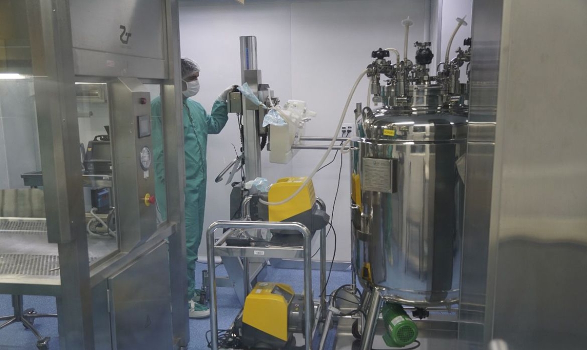 Fiocruz inicia envase do primeiro lote de IFA da vacina Covid-19 - Foto: Bio-Manguinhos | Fiocruz