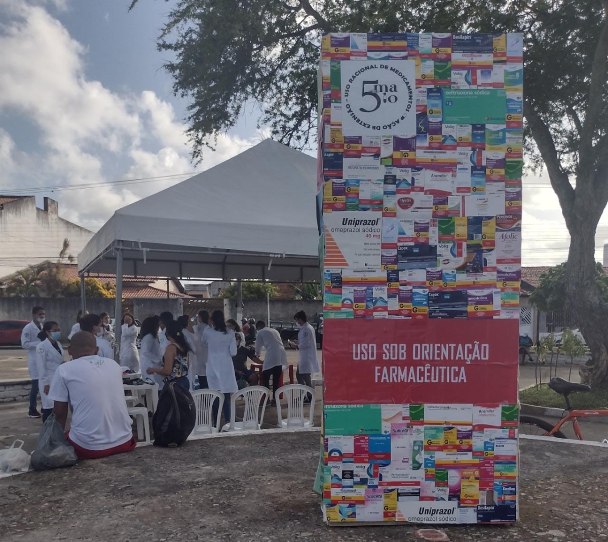 Alunos do curso de farmácia da UFS realizam ação sobre o uso racional de medicamentos - Foto: Passos Comunicação