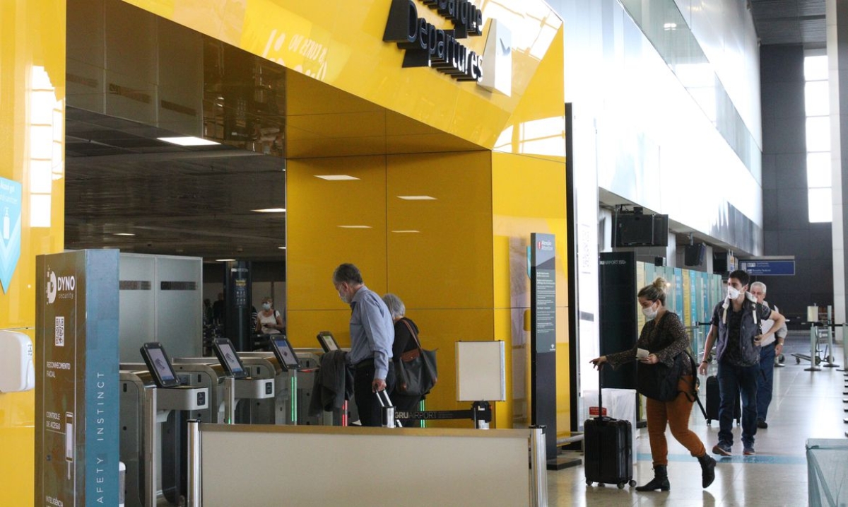 Passageiros embarcam no terminal 3 do Aeroporto Internacional de Guarulhos - Foto: Rovena Rosa | Agência Brasil