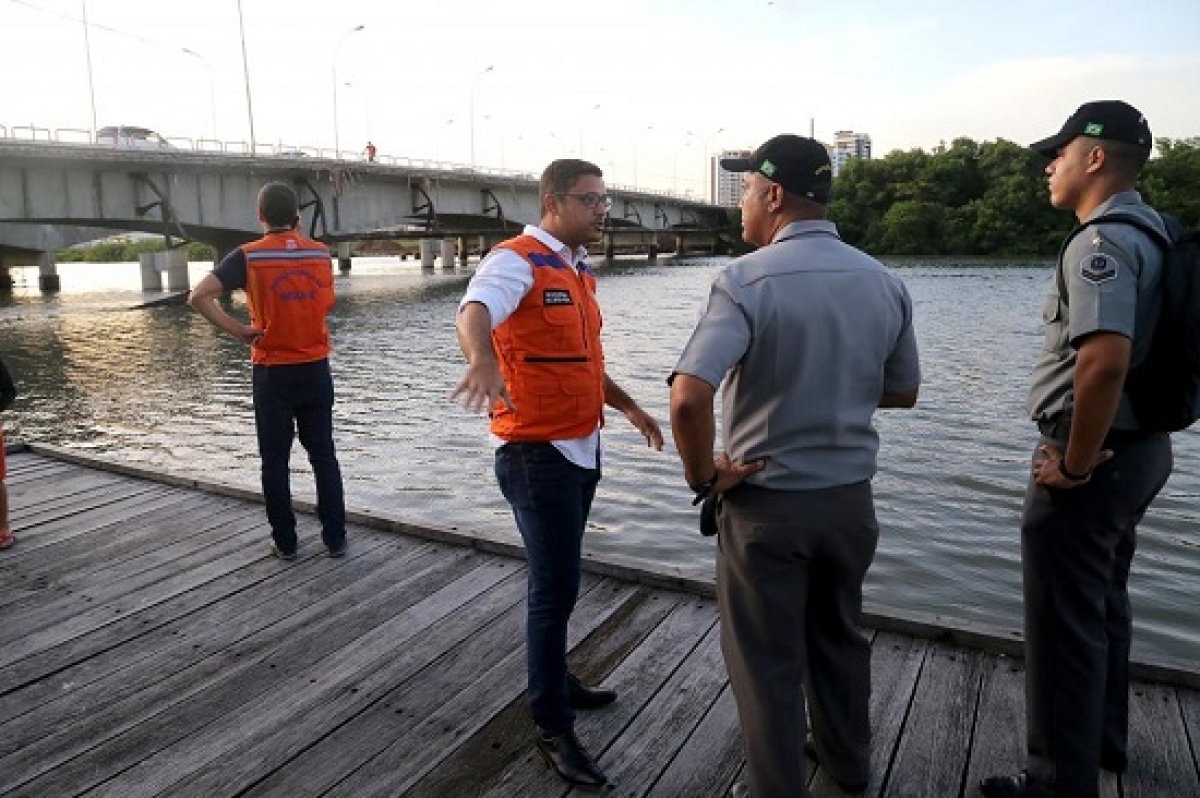 Trecho de ciclovia de ponte em Aracaju desaba sobre o rio Poxim - Foto: André Moreira