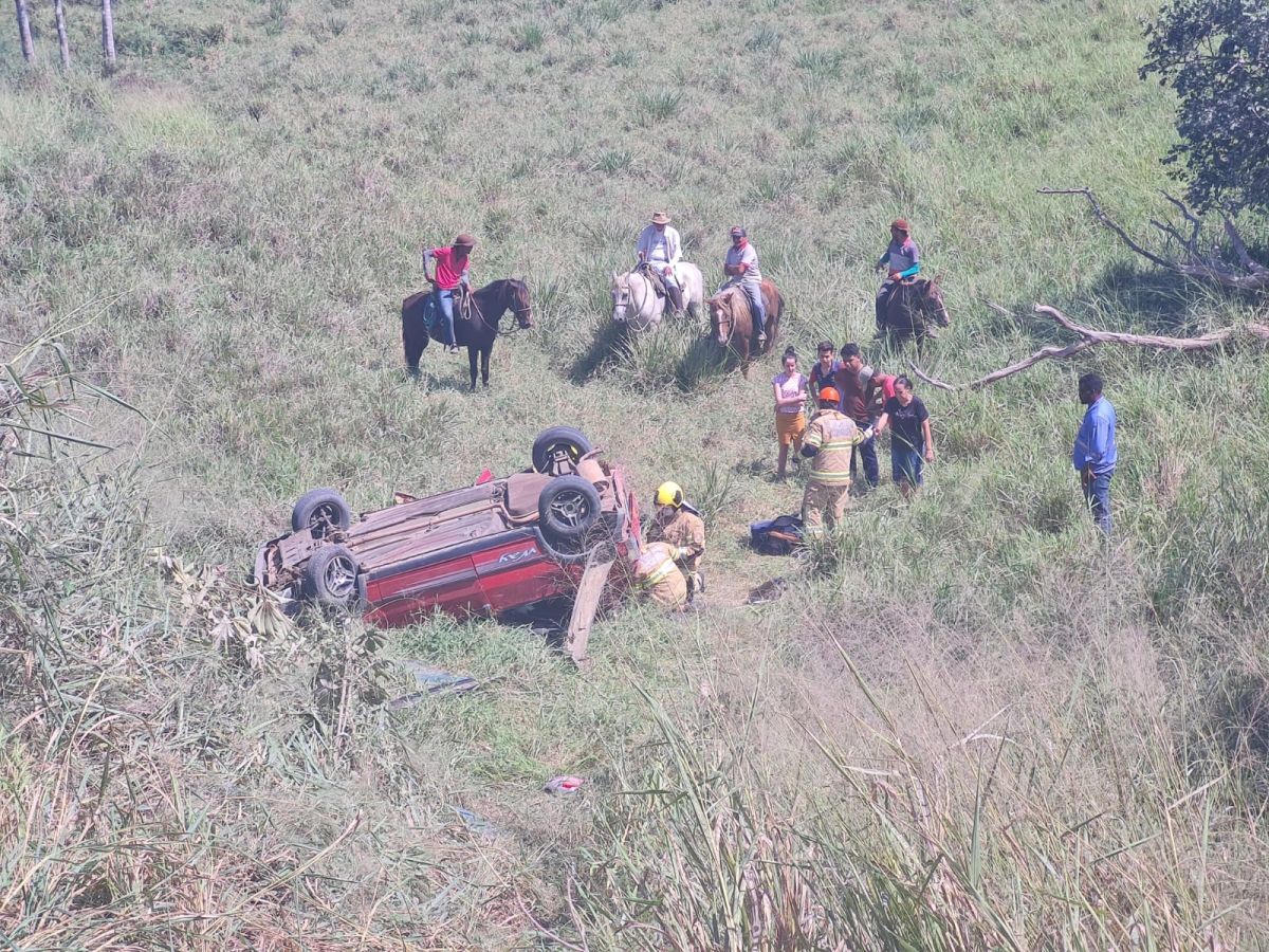 Corpo de Bombeiros resgata vítima de capotamento em rodovia estadual - Foto: CBMSE