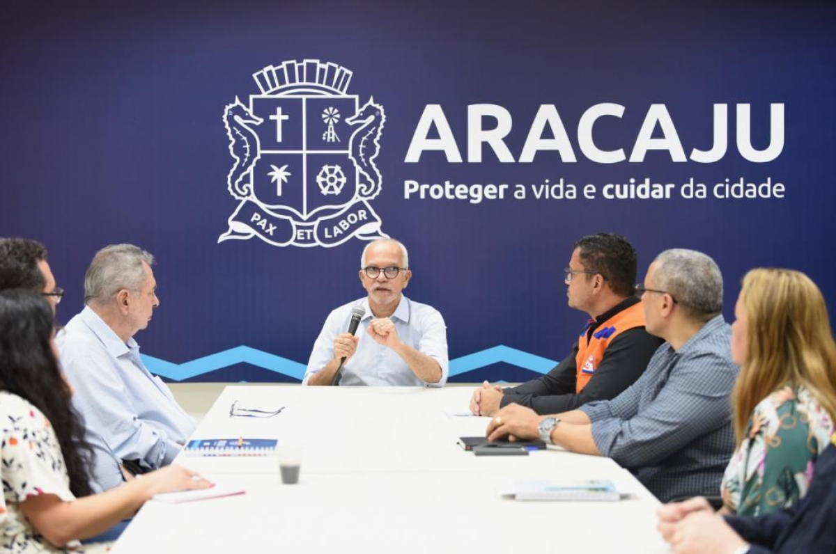Prefeito Edvaldo Nogueira reúne Comitê de Crise e pede máxima atenção nas próximas 72 horas - Foto: Ana Lícia Menezes | Prefeitura de Aracaju