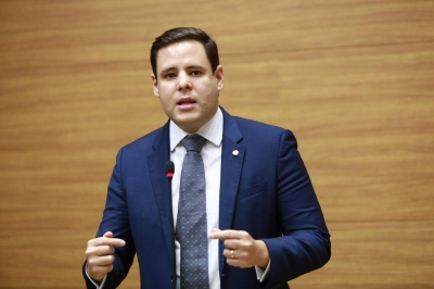 Rodrigo Valadares faz critica a sindicatos: "Protestam, depois vão votar com a esquerda" - Foto: Assessoria Rodrigo Valadares