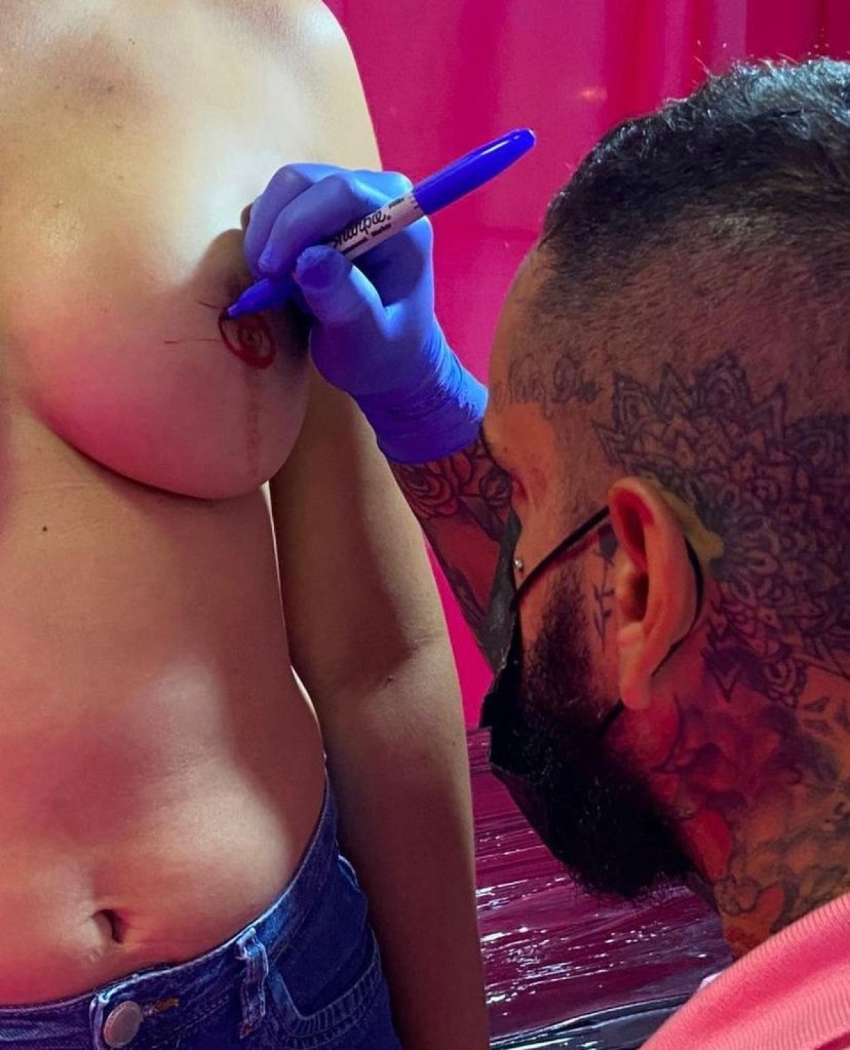 Trabalho de reconstrução de aréola e mamilos de tatuador sergipano é destaque nos Estados Unidos - Foto: Arquivo Pessoal