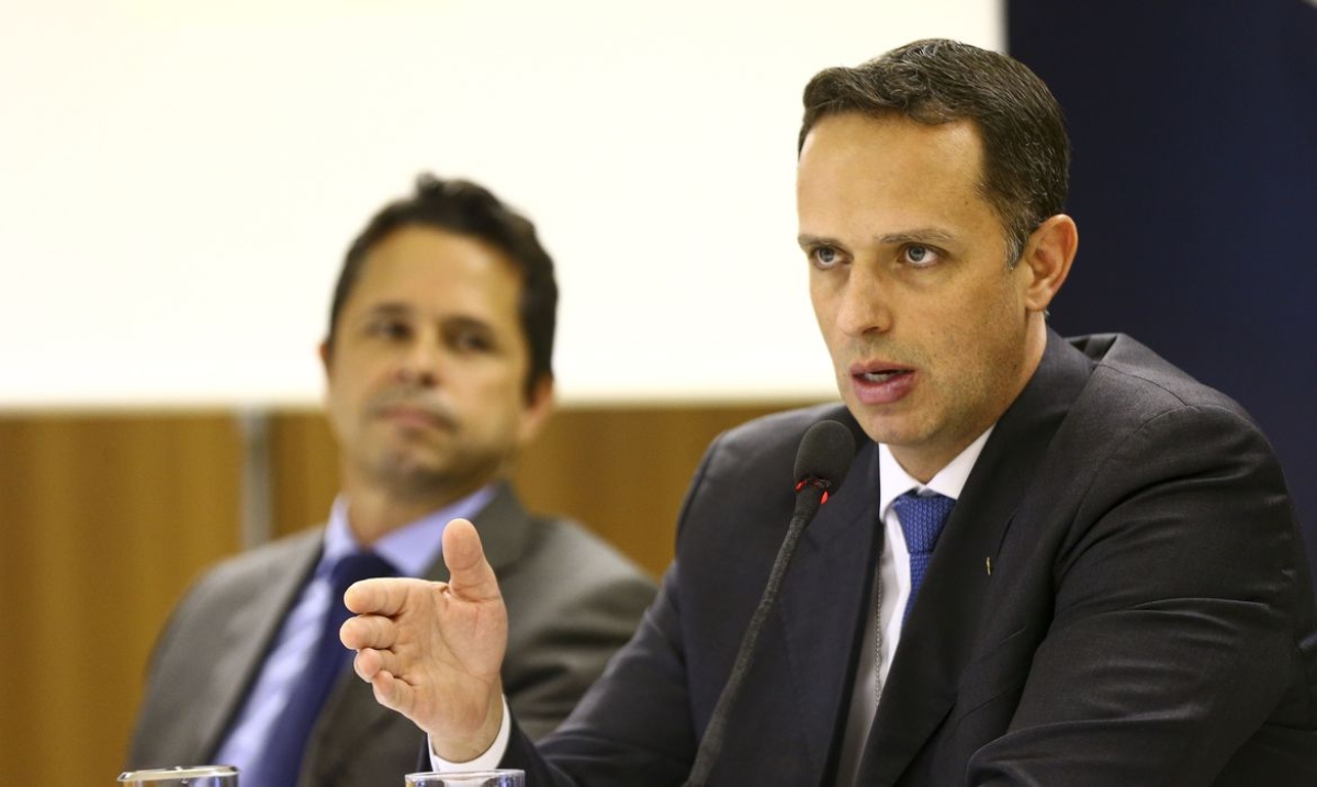 O presidente do Conselho Nacional dos Chefes das Policias Civis, Mário de Resende, e o coordenador-geral de Combate ao Crime Organizado, Carlos Bock, durante entrevista coletiva para comentar os resultados da operação Luz na Infância - Foto: Marcelo Camargo | Agência Brasil